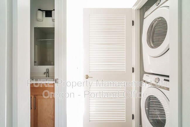 Building Photo - 5878 N Harvard St