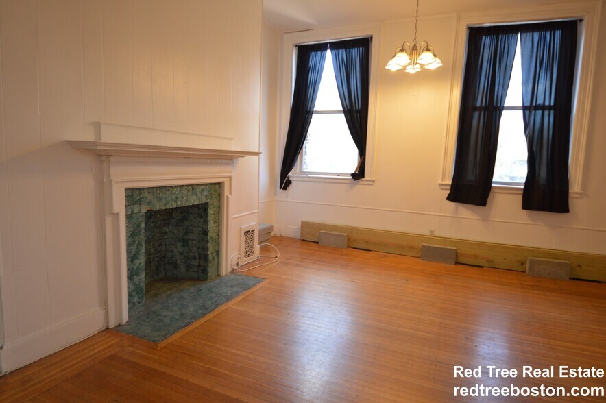 Building Photo - 1726 Beacon St