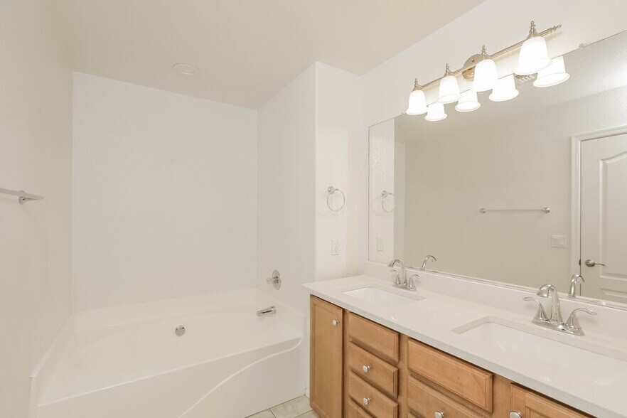 Building Photo - 706 N 112th Dr