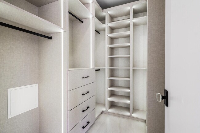 Building Photo - 2330 Lake Ave