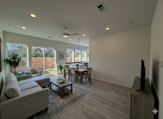 Building Photo - 2000 Riverside Farms Rd