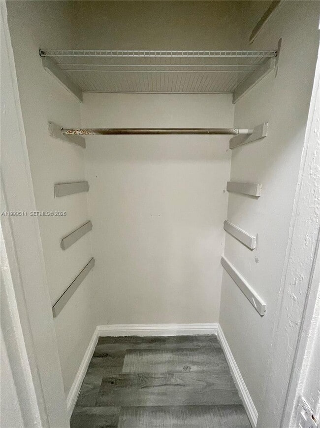 Building Photo - 442 SW 10th Ave