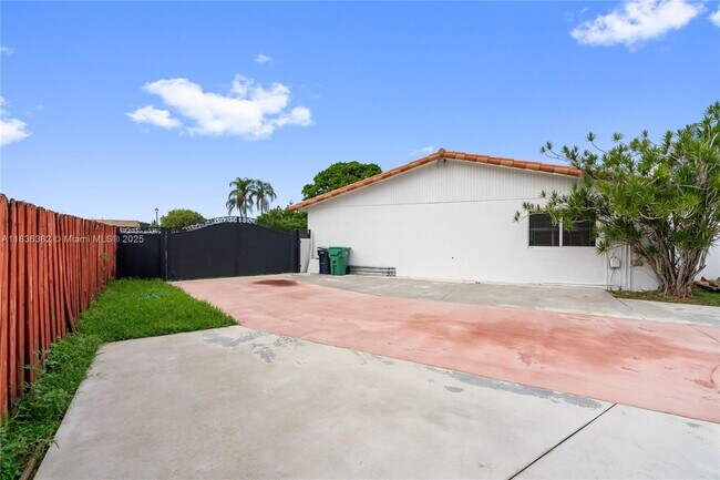 Building Photo - 13611 SW 77th St