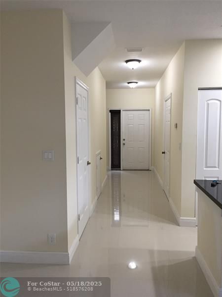 Building Photo - 3118 Coral Ridge Dr