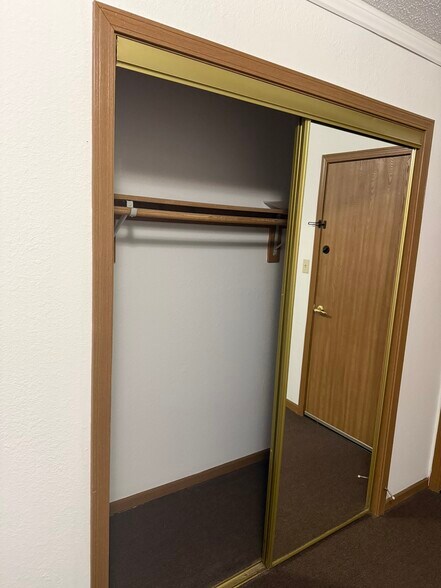 Building Photo - 604 S Polk St