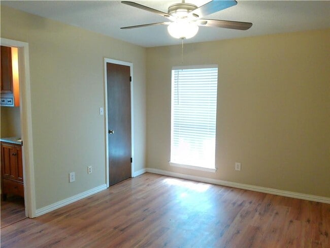 Building Photo - 538 Vega Dr