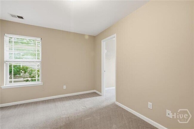 Building Photo - 380 Summer Hill Way