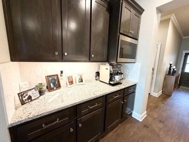 Building Photo - Beautiful 4 Bedroom Rental with Garage & Outdoor Living Space