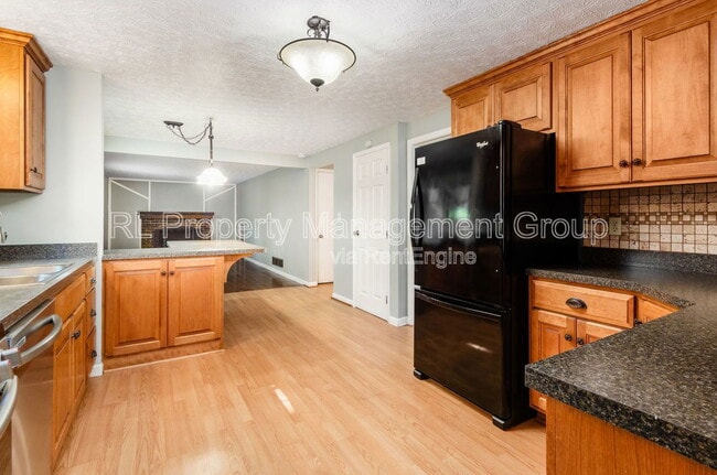 Building Photo - 66 Haddam Pl E