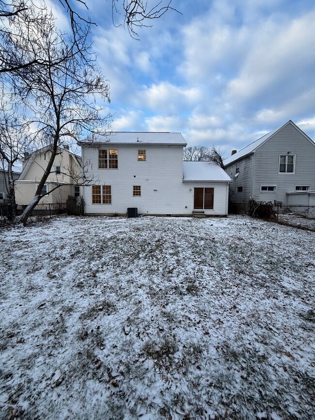 Building Photo - 328 Myrtle Ave