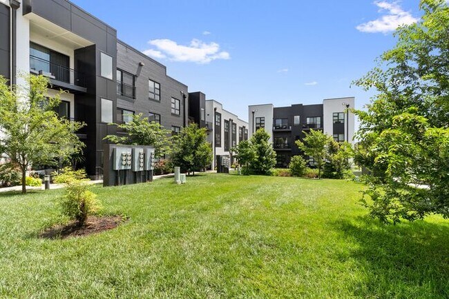 Building Photo - Chic Studio in the Heart of WEHO – Water &...