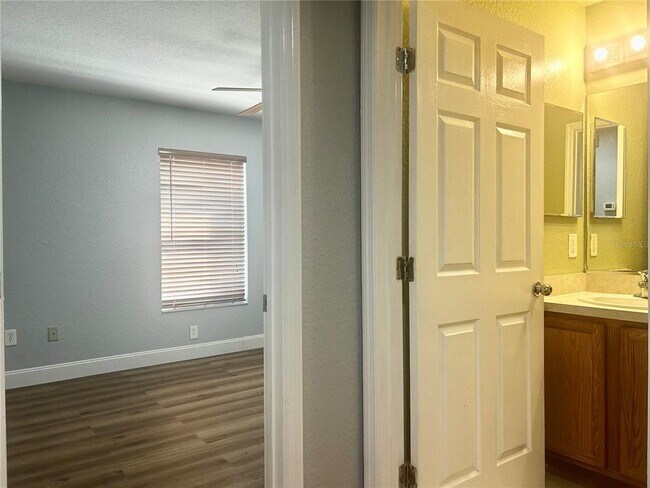 Building Photo - 5155 SW 39th St