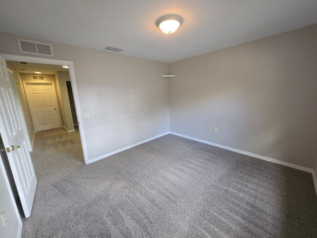 Building Photo - 1571 NW 29th Rd