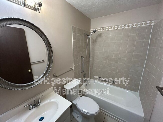 Building Photo - 82 Candlewood Ct