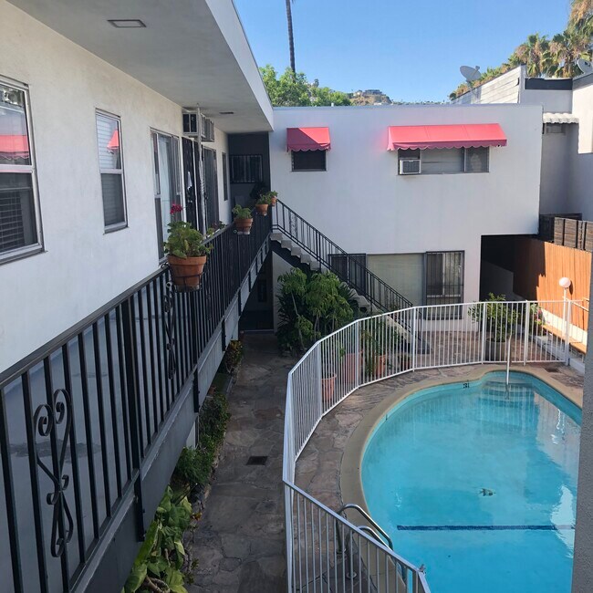 courtyard gardens & pool - 1114 N Harper Ave