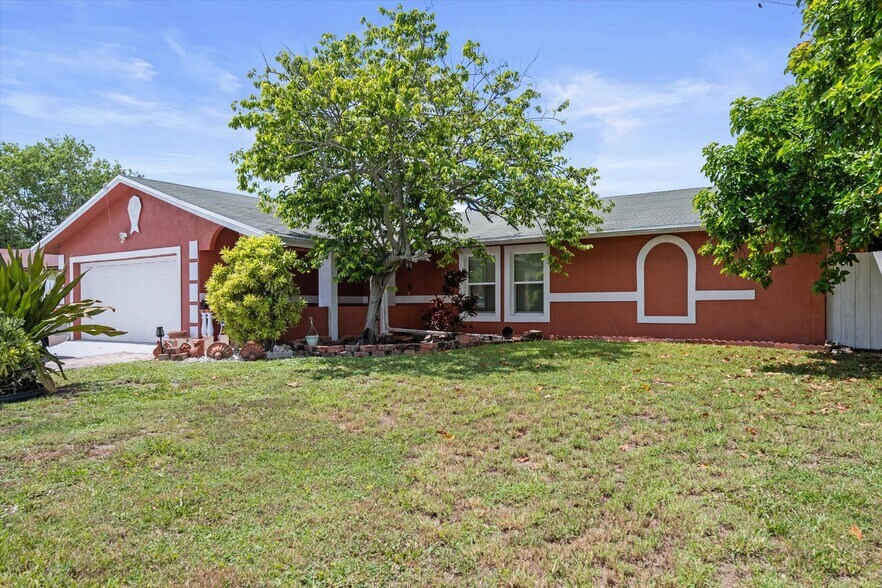 Primary Photo - 4928 Marbella Rd N
