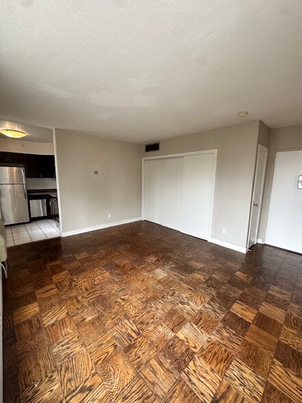 Primary Photo - 1121 N Waverly Pl