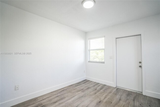 Building Photo - 1950 NW 2nd Ct