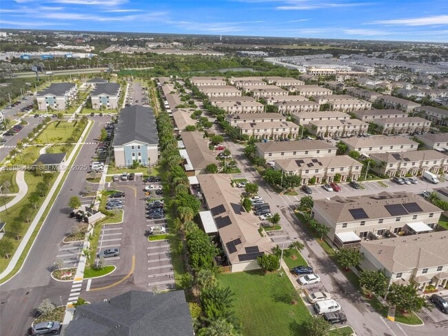 Building Photo - 424 NE 4th Ave