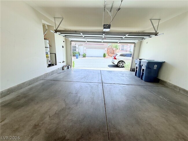Building Photo - 10404 Sloping Hill Ave
