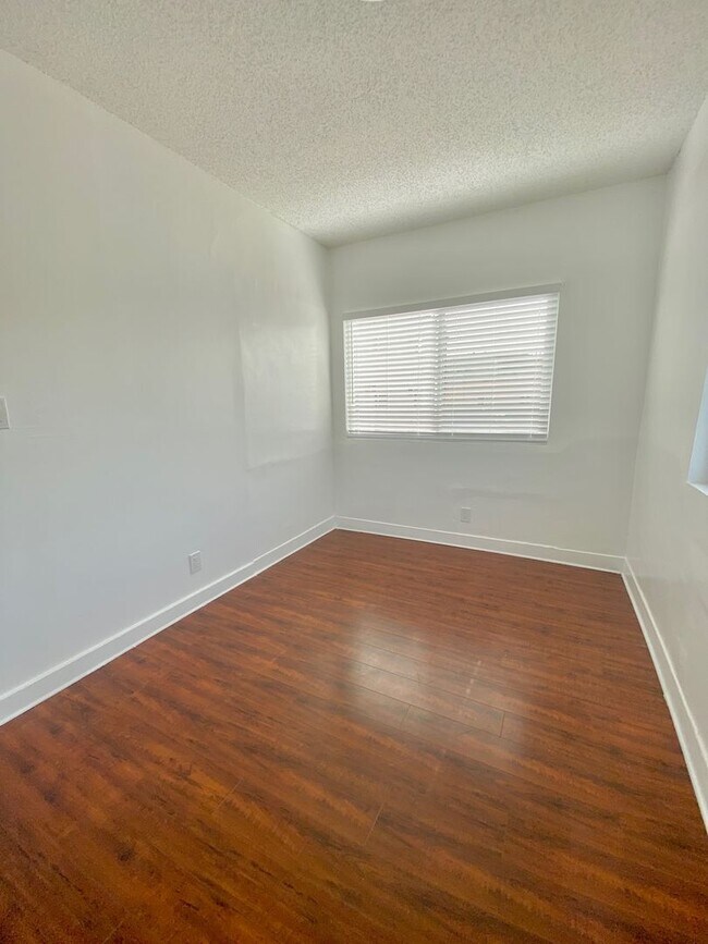 Building Photo - 2919 Van Buren Pl