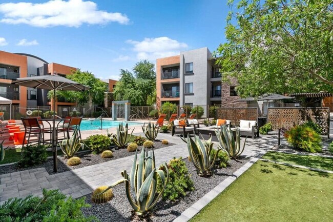 Building Photo - 15164 N 140th Dr