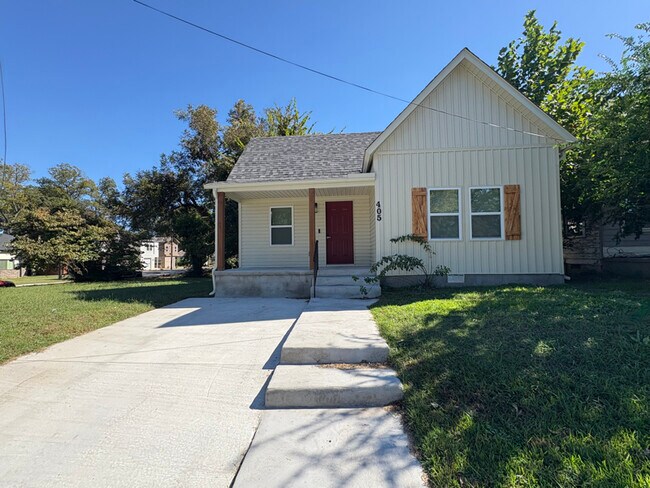 Primary Photo - 405 Bender St
