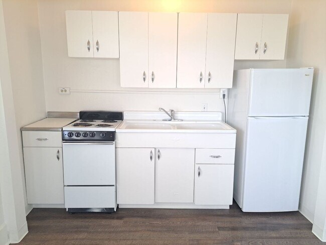 Building Photo - 833-839 N. Van Ness - No Longer Manage 10/...