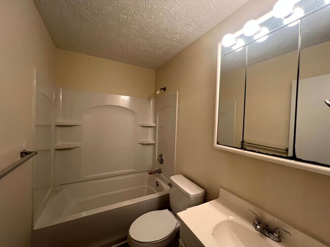 Building Photo - 417 Nottingham Dr