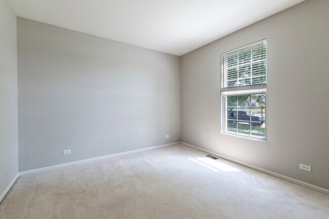 Building Photo - 12220 Peartree Way