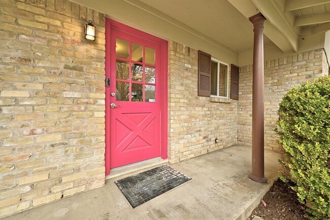 Building Photo - 6706 Kings Point