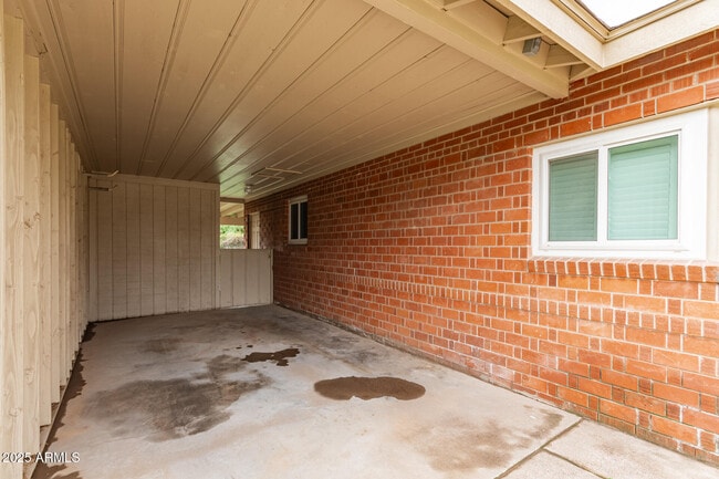Building Photo - 839 E Lawrence Rd