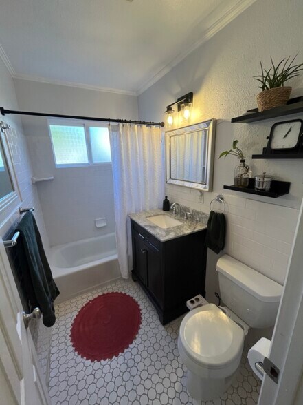 Building Photo - 4013 Illinois St