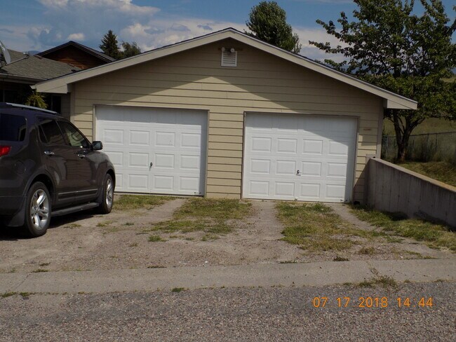Building Photo - 509 22nd Ave W