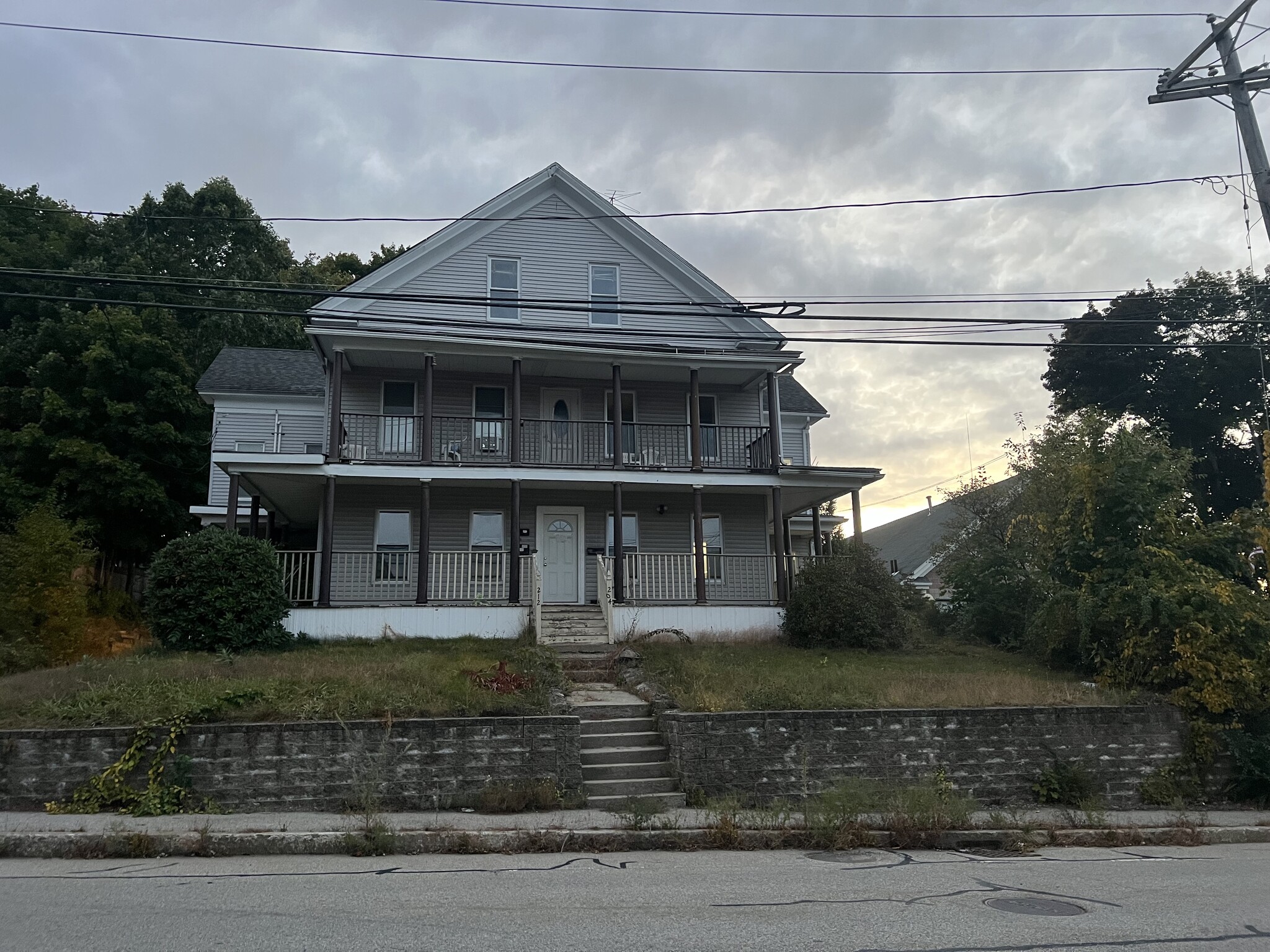 Building Photo - 212 School St