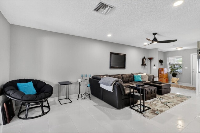 Building Photo - 6357 Overland Dr