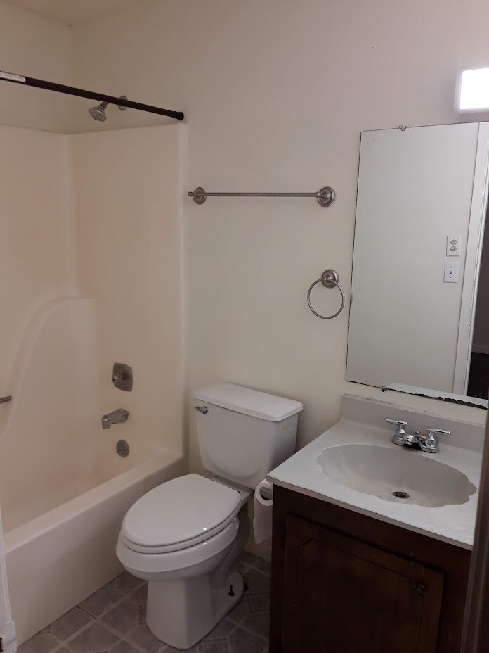 Master Bath - 206 W Charlotte Ave