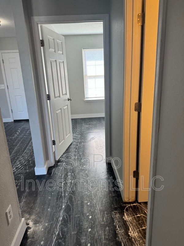 Building Photo - 128 Village Pl