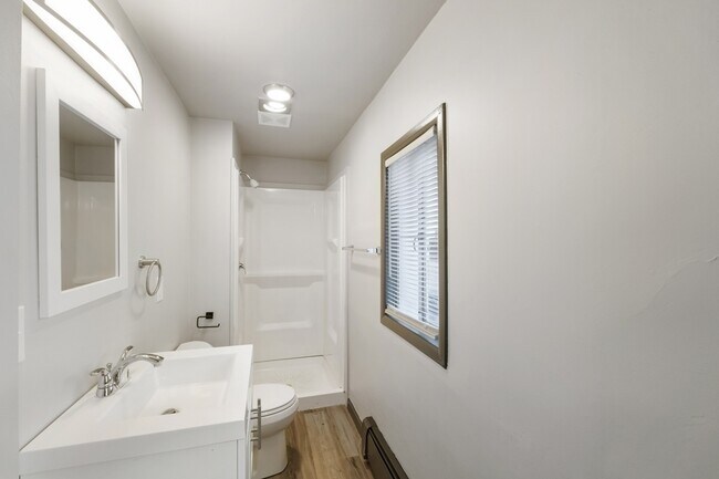 Building Photo - 16 N Broadway St