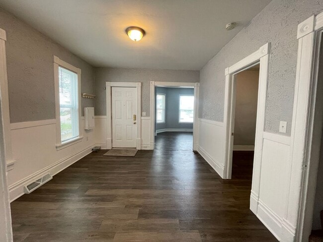 Building Photo - Two Bedroom Home - NE Side of Grand Rapids!