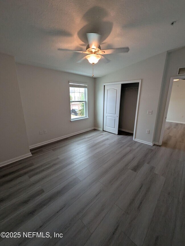 Building Photo - 1112 Golden Lake Loop