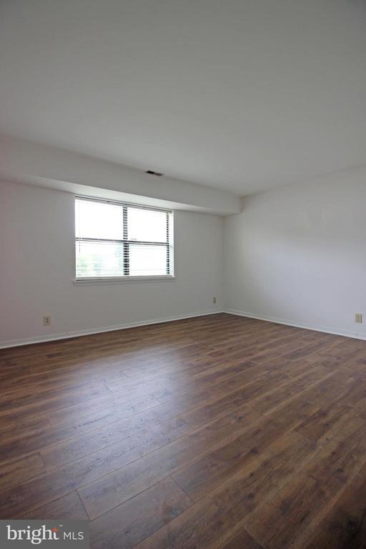 Building Photo - 102 Chesterfield Ln