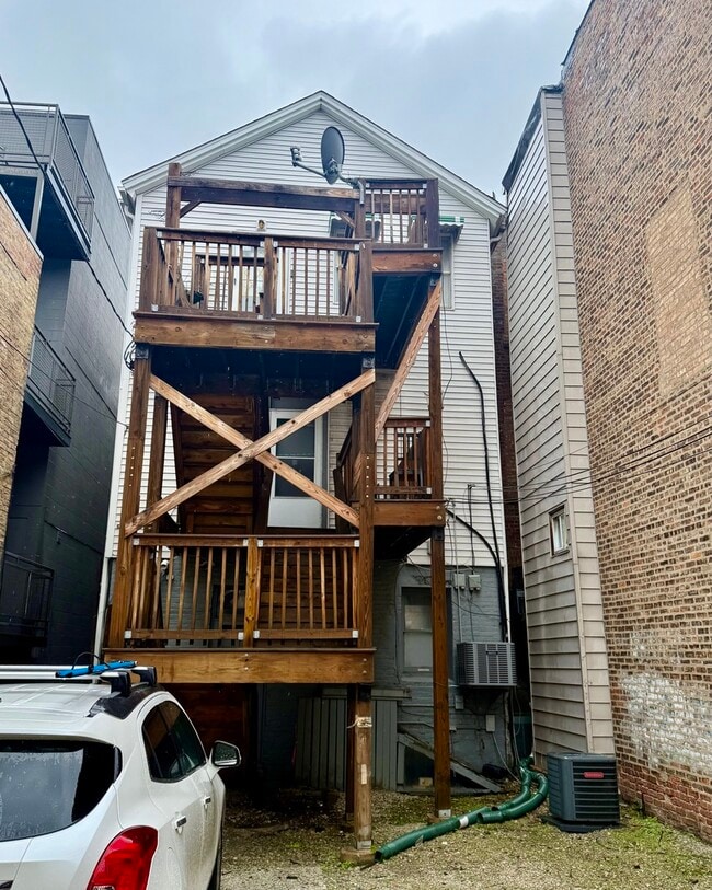 Building Photo - 937 N Ashland Ave