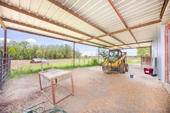 Building Photo - 499 Co Rd 342