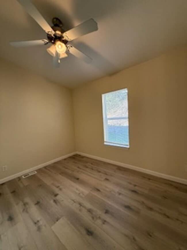 Building Photo - Auburn Cutie