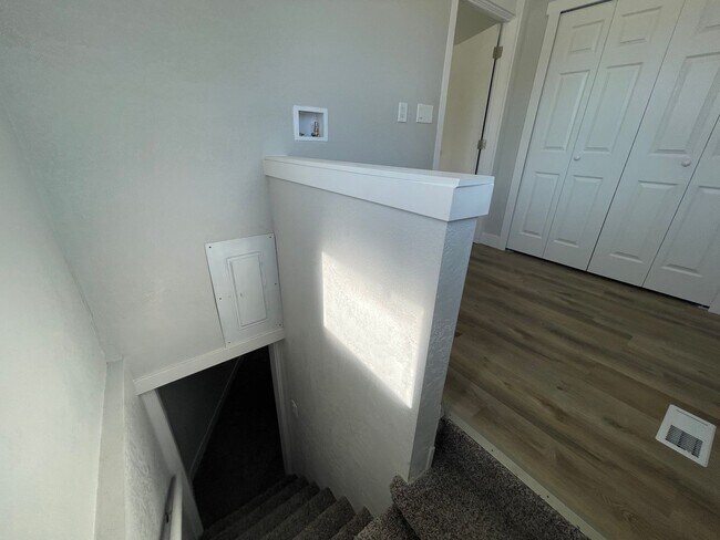Building Photo - Spacious 4 Bed, 2 Bath Home with 2-Car Garage in Magna