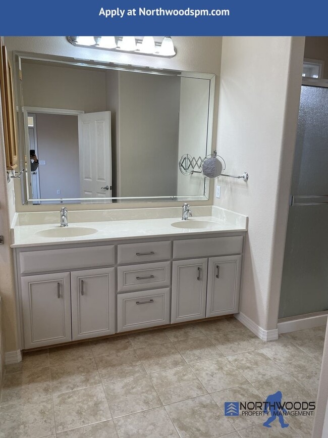 Building Photo - PET FRIENDLY!! Beautiful 3 Bedroom 2 Bath Home in Eagle Point Golf Course Community