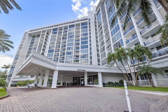 Building Photo - 10275 Collins Ave