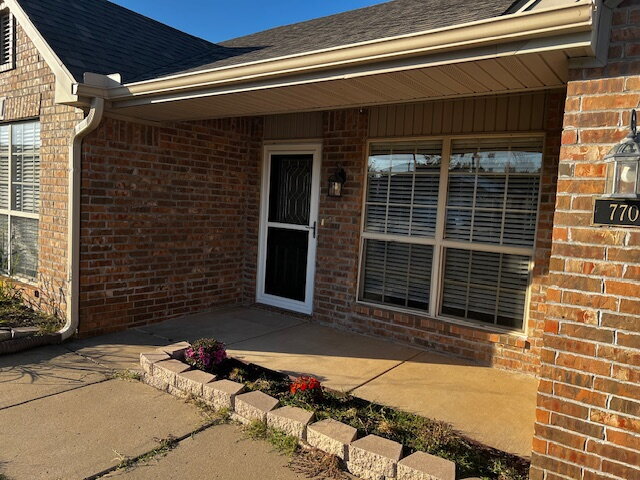 Building Photo - Charming 3-Bedroom Home with 2 Full Baths ...