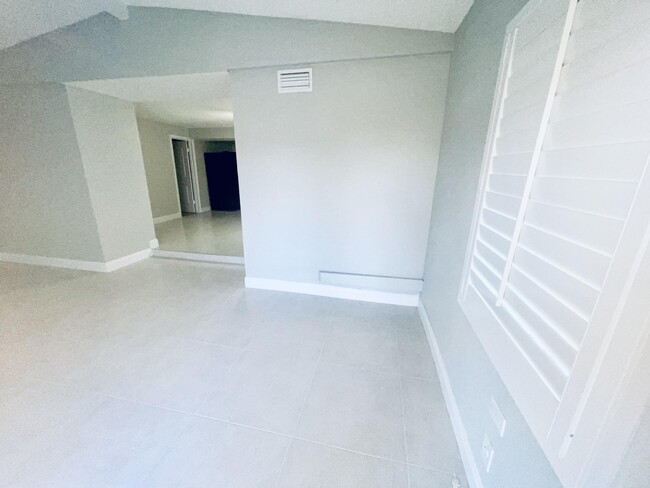 Building Photo - 768 Orchid Dr
